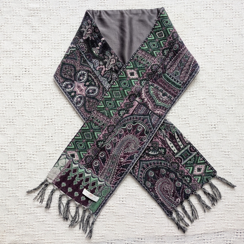 Daniel Hanson Nottingham England Tasseled Scarf 68"x9" (173x23 cm) Wool* Silk*